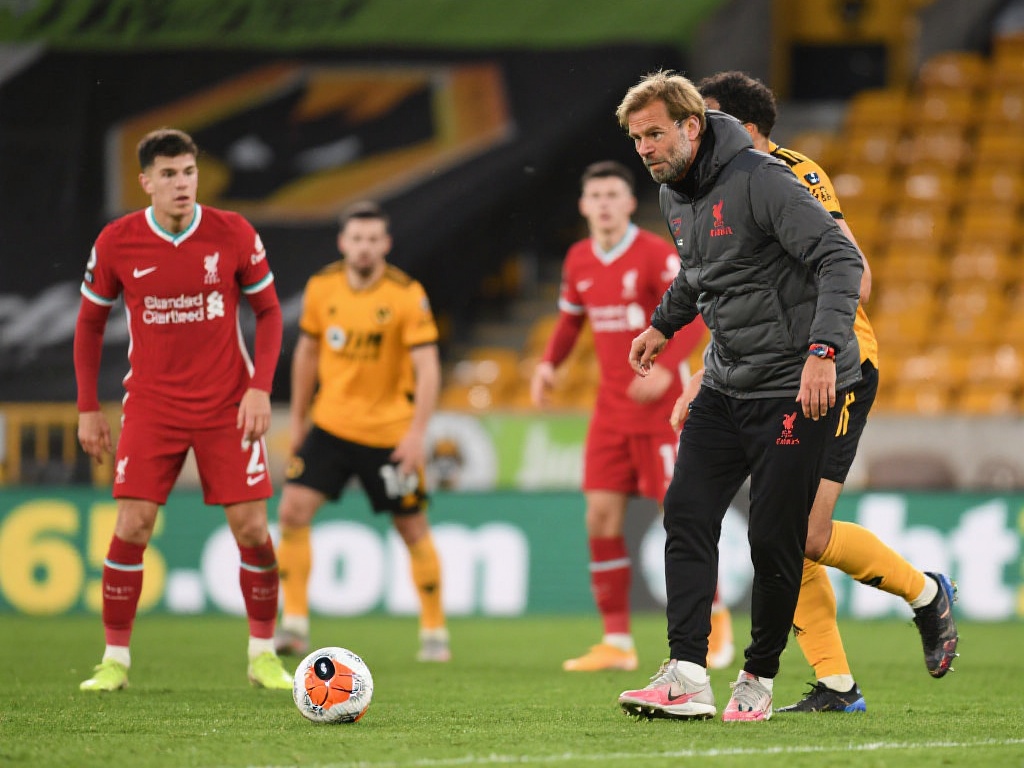 “高开低走?内维尔:B费堪称曼联近年最物有所值的签约!”