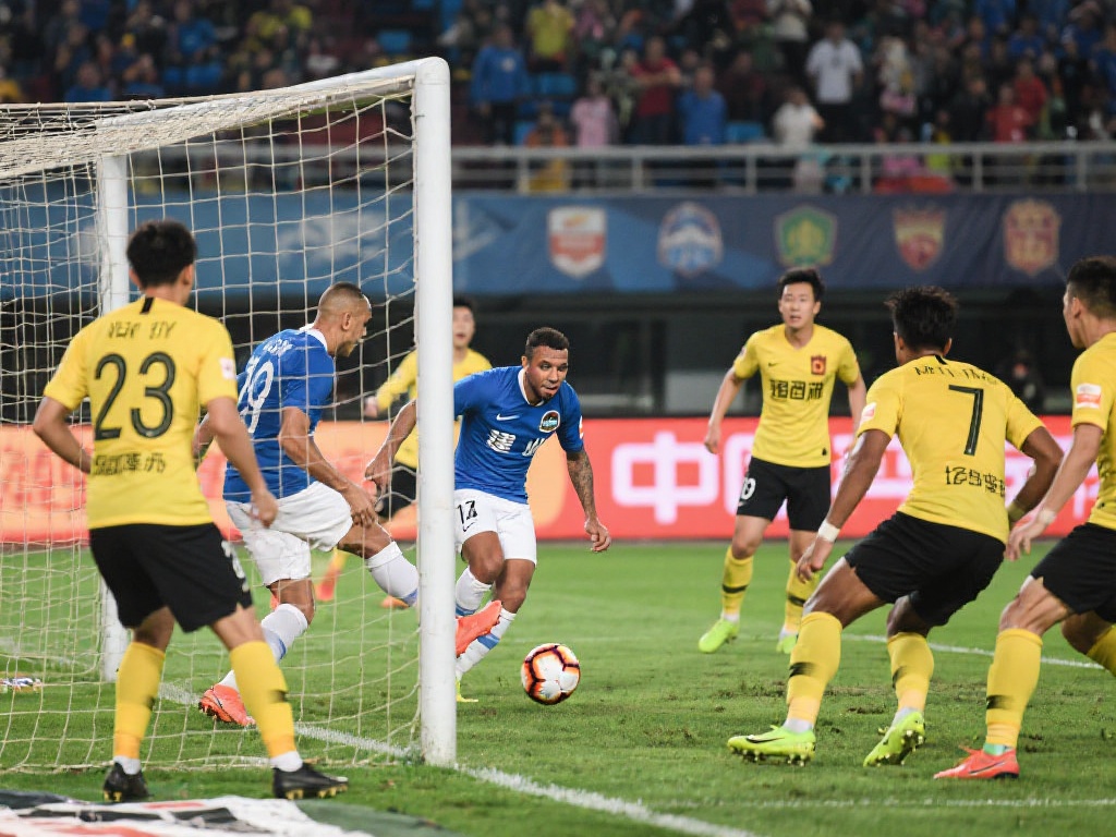 深圳队中超元年冠军陨落:提前降级与财务困境双重打击致解散